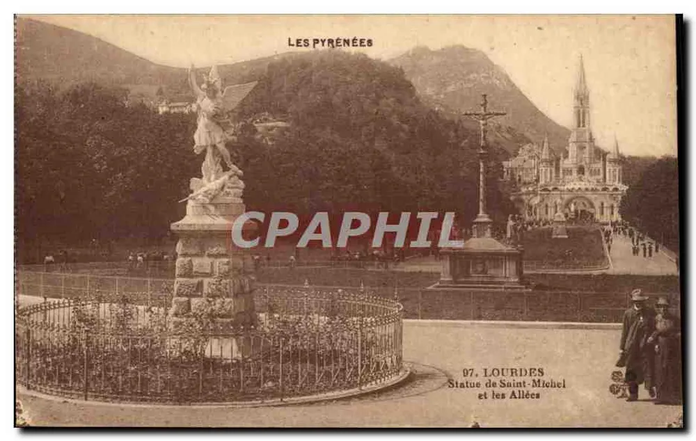 Lourdes — Statue des Heiligen Michael und die Allées — Die Pyrenäen - Vorderseite