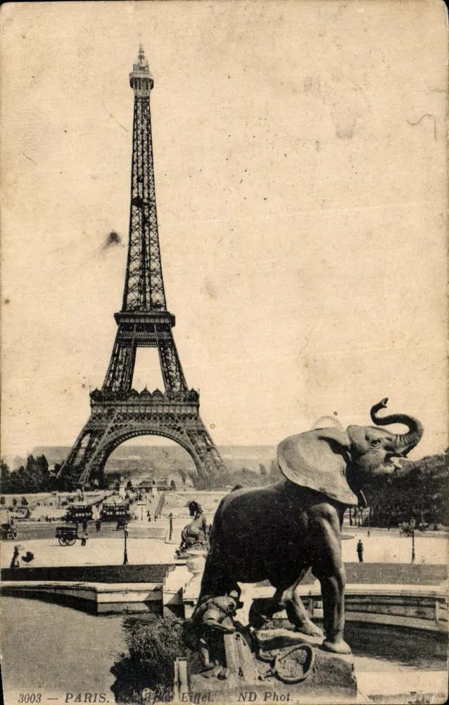 Paris — Torre Eiffel e estátua de elefante — ND Fot. n°3003 - Frente