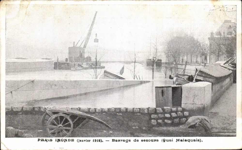 Paris überschwemmt (Januar 1910) — Notdamm (Quai Malaquais) - Vorderseite