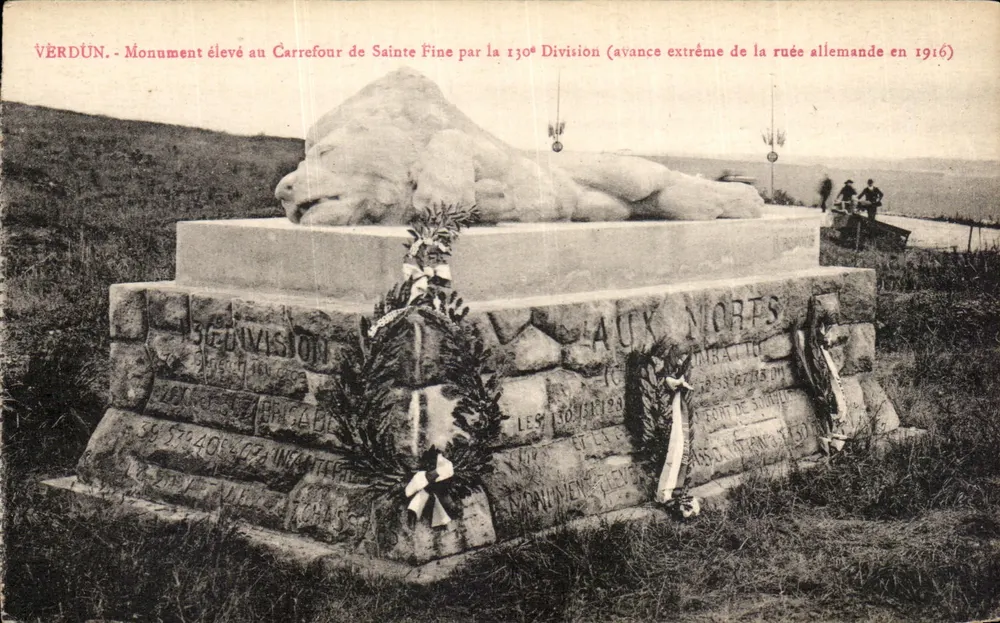 Vérdun - Monument élevé au Carrefour de Sainte Fina par la 130e Division (avance extrême de la ruée allemande en 1916) - Vorderseite