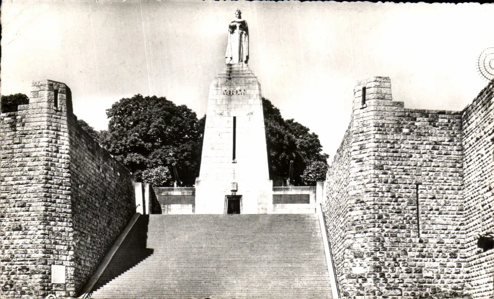 Verdun — Denkmal der Sieg — Combier Imp. Macon - Vorderseite