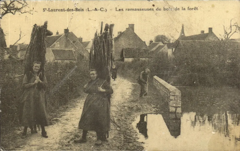 Sint-Laurent-des-Bois (L.-&-C.) — Die Holzsammlerinnen im Wald - Vorderseite