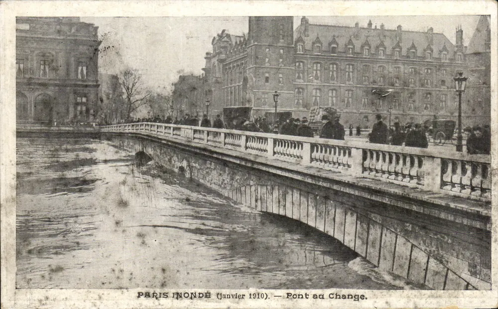 Paris überschwemmt (Januar 1910) — Pont au Change — unbekannter Verlag - Vorderseite