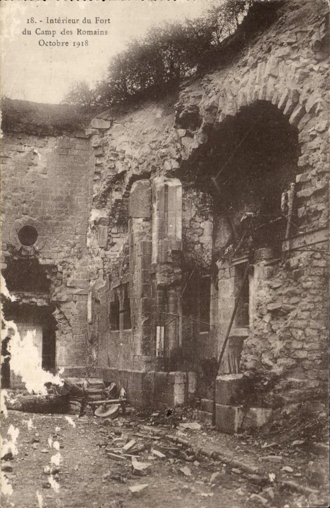 Intérieur du Fort du Camp des Romains — ruines d'un fort en 1918 — éditeur non visible - Vorderseite