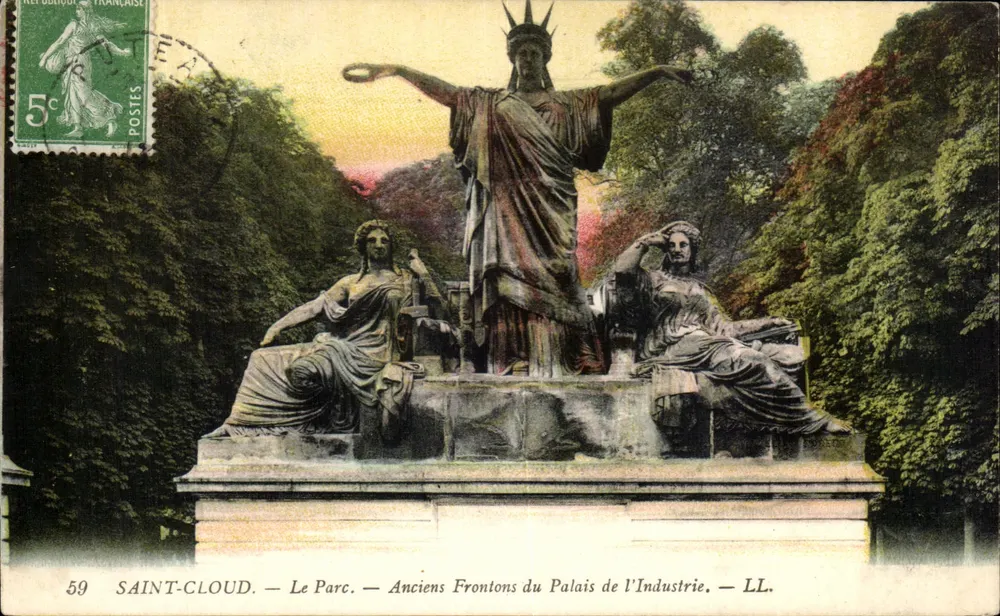 Saint-Cloud — Park — Ältere Frontons des Palastes der Industrie — LL. - Vorderseite