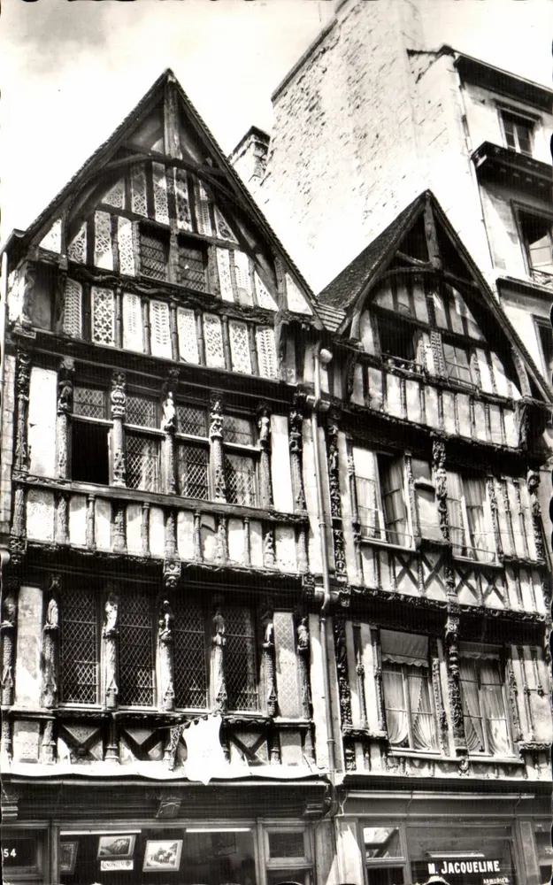 CAEN - Velha Casa, Rua Saint-Pierre — n°13 - Frente