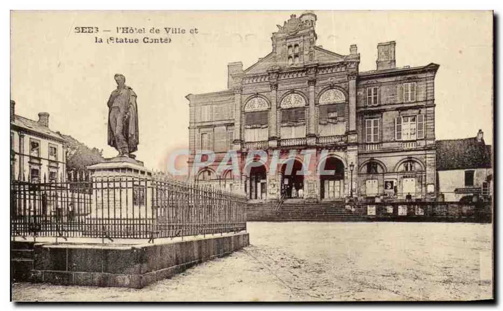 Sées — O Hotel de Ville e a Estátua de Conte - Frente