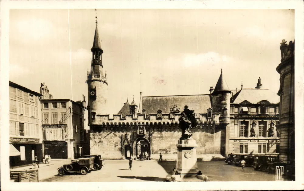 La Rochelle — Rathaus und Guiton-Statue — C.A.P. Paris - Vorderseite