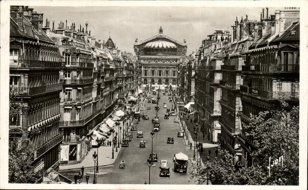 Paris — Avenue de l'Opéra — vista em direção ao Opéra Garnier — editor J. JEN - Frente