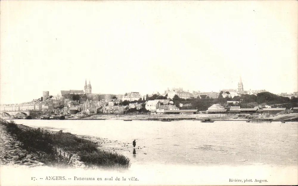 Angers — Panorama abaixo da cidade — Rio, fot. Angers - Frente