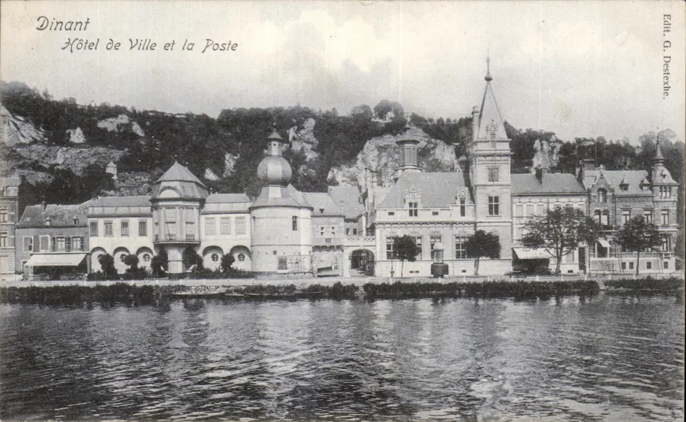 Dinant — Hotel de Ville en de Post — Edit. G. Destestehe - Voorkant