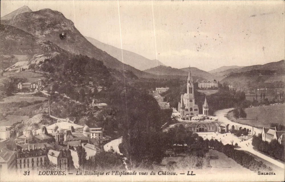 Lourdes — Die Basilika und die Esplanade vom Schloss aus gesehen — Selecta - Vorderseite