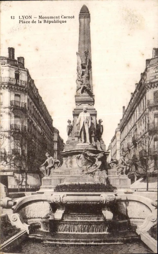 LYON — Monument Carnot — Place de la République — Carriès, edit. modèle déposé - Recto