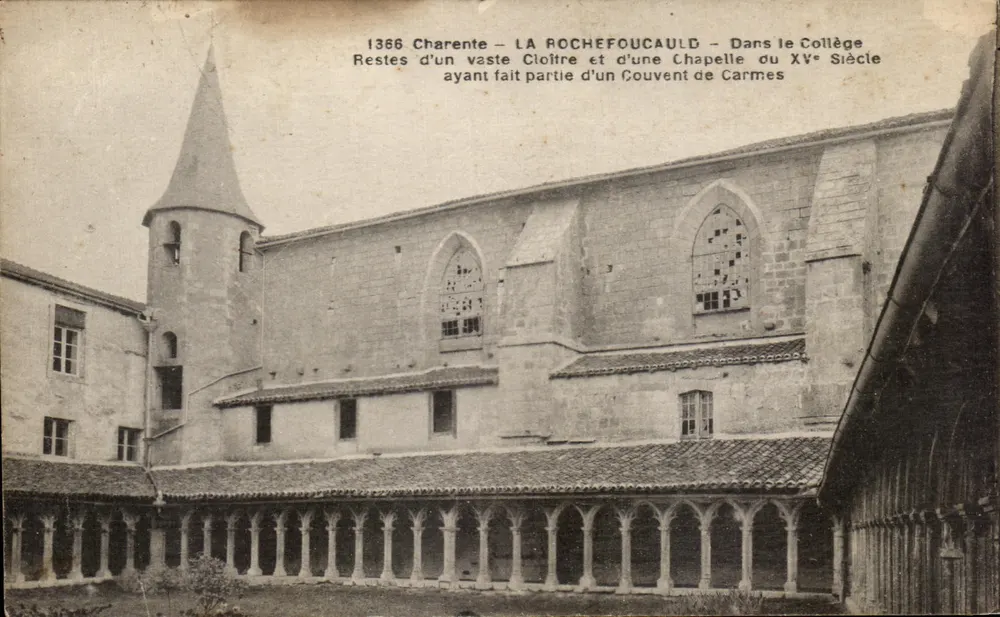 La Rochefoucauld — Restos de um claustro e de uma capela do século XV no colégio - Frente