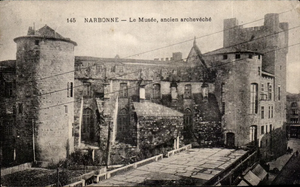 NARBONNE — O Museu, antigo arcebispado - Frente