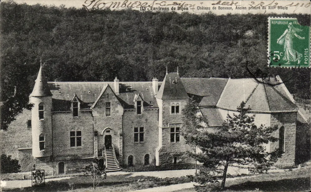 Schloss Bonvaux — Ehemaliges Priesterstift des 13. Jahrhunderts — Hombières, Umgebung von Dijon - Vorderseite