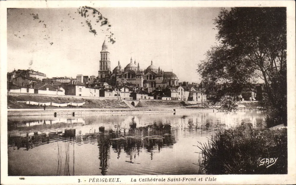 Périgueux. A Catedral Saint-Front e a Isle — Saby - Frente