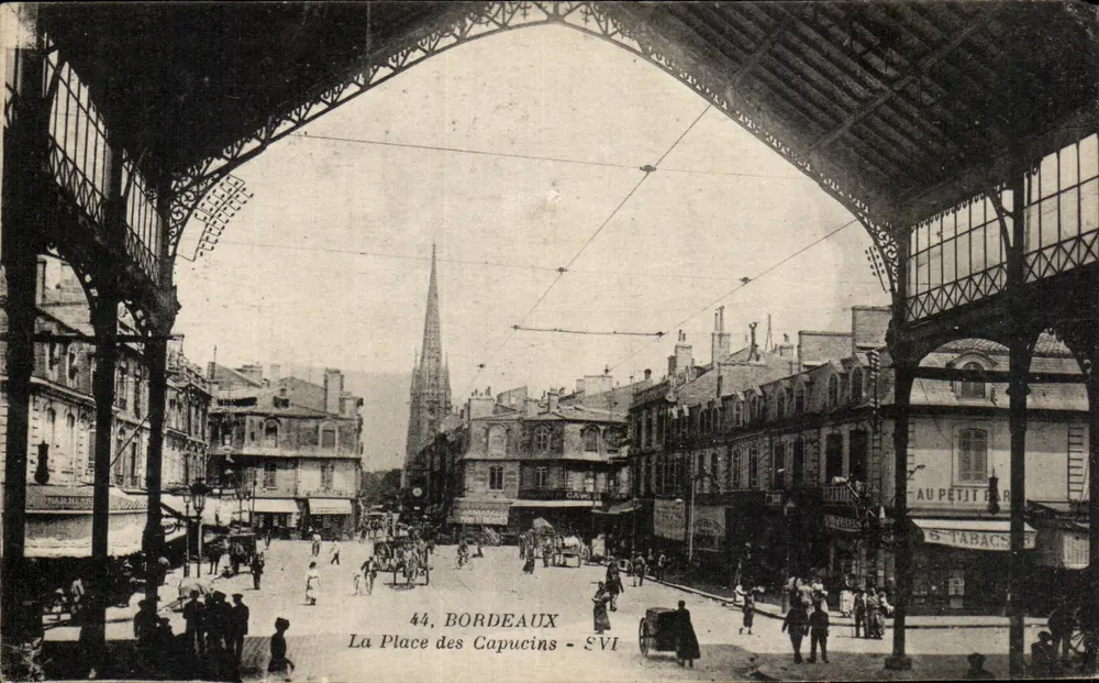A Praça dos Capuchinhos — Bordeaux — Editor ÉVI - Frente