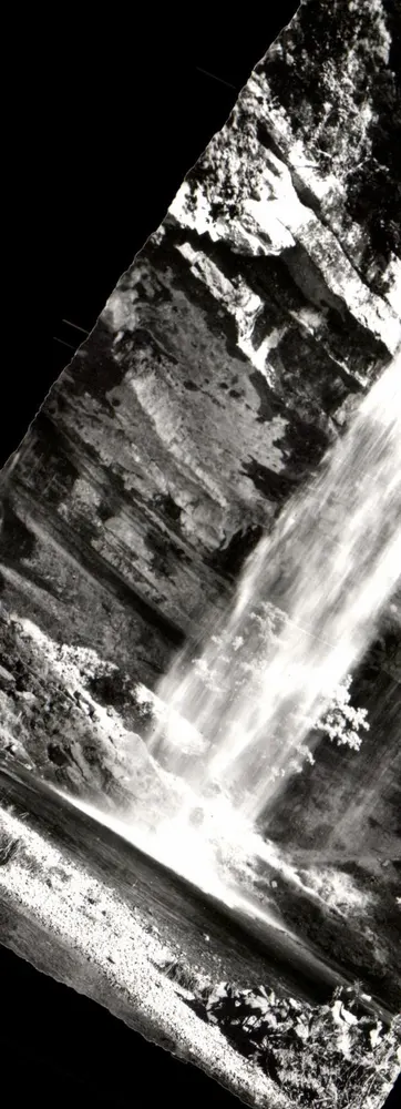 O Salto (Jura) — Cachoeira na floresta — Les Éditions de l'Est, Dole - Frente