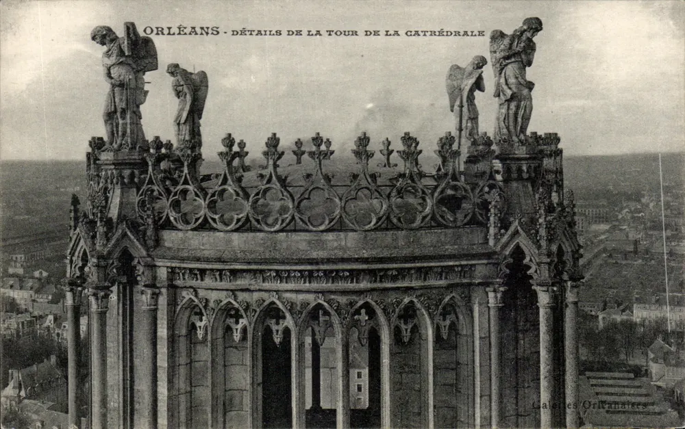 Orléans — Details der Kathedralentürme — Galeries Orléanaises - Vorderseite