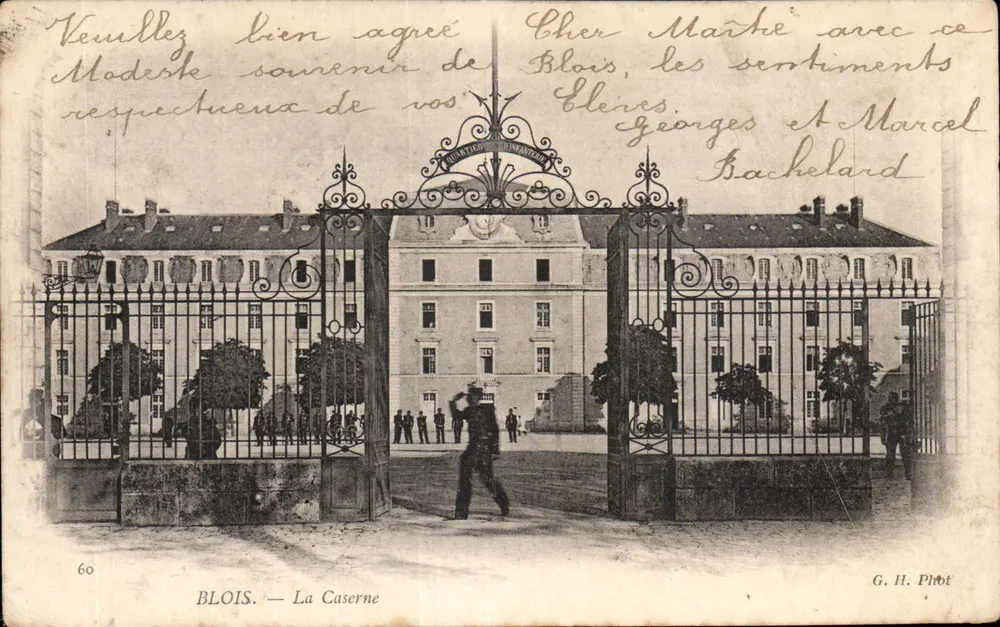 BLOIS — A Caserna — G. H. Fot - Frente