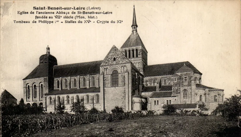 Saint-Benoît-sur-Loire (Loiret) — Kirche der alten Abtei, Grabmal von Philippe I., Stühle des 15. Jahrhunderts, Krypta des 11. Jahrhunderts — L. Lenormand, n°330 - Vorderseite