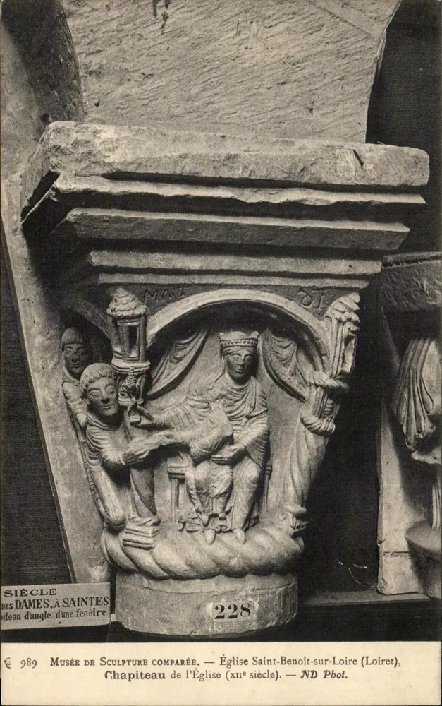 Kapitell der Kirche Saint-Benoît-sur-Loire (Loiret) — Skulptur des 11. Jahrhunderts — Museum der Saintes Dames, Nr. 228 - Vorderseite