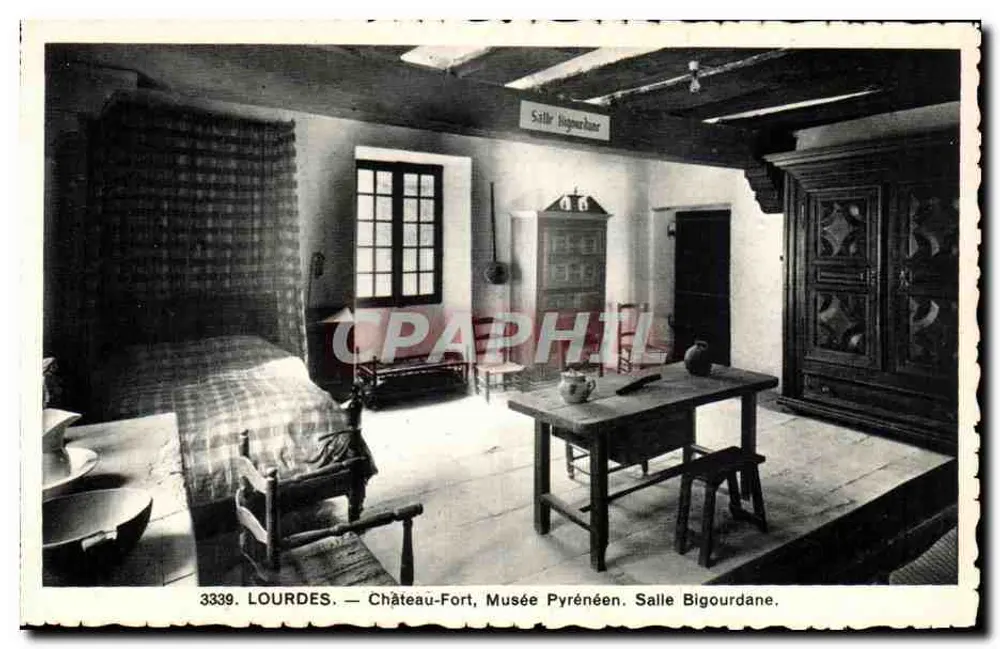 Lourdes — Château-Fort, Pyrenäen-Museum. Bigourdane-Saal. - Vorderseite