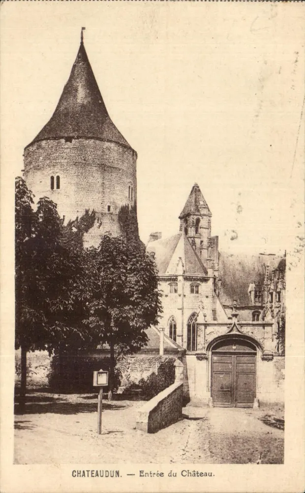 Châteaudun — Entrada do Castelo — Fototipo L. A. - Châteaudun - Frente