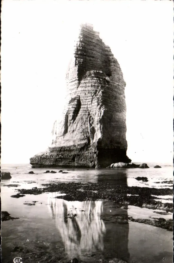 Étretat — Reflet da agulha com maré baixa — Editor CAIL F. 47, rue St-Honoré, Paris - Frente