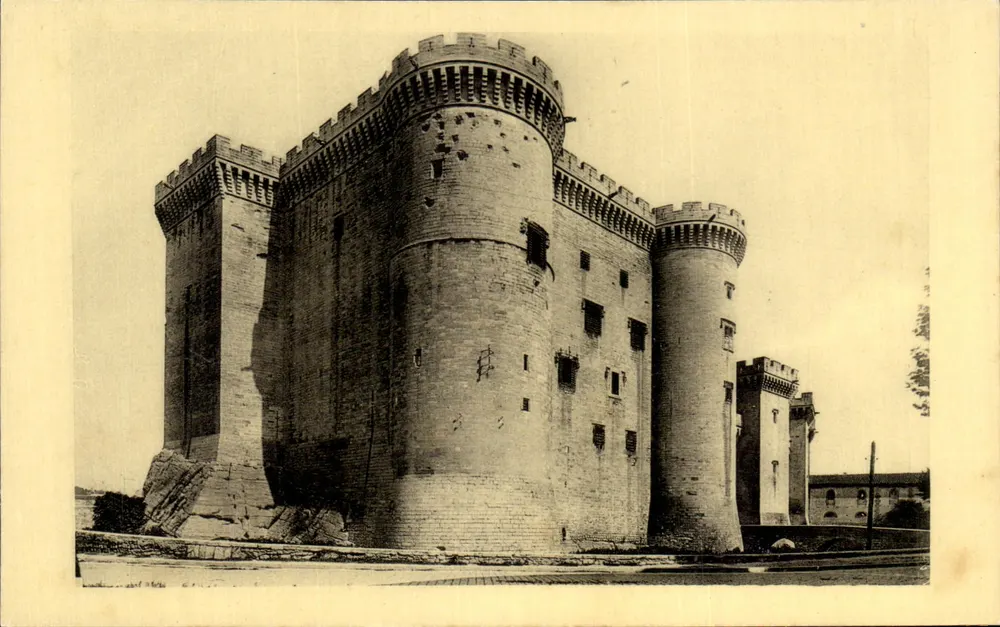 Castelo de Tarascon — Vista sul-oriental — Edição dos Monumentos Históricos, Paris, série VIII° - Frente