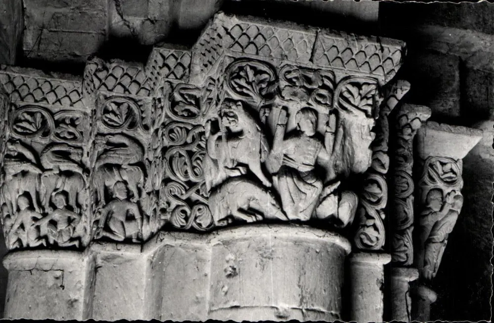 Saintes (Charente-Maritime) — Kirche Saint-Eutrope — Daniel im Löwenschlund - Vorderseite