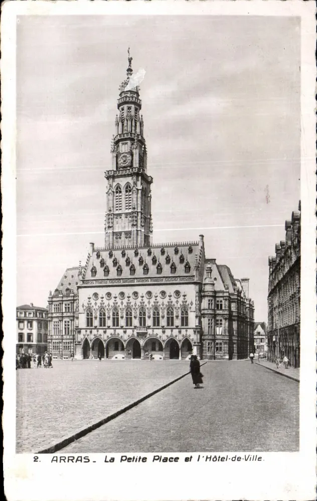 Arras - Die kleine Place und das Rathaus - Vorderseite