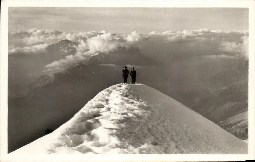 Dois alpinistas no cume nevado — Chamonix — Hotel du Montenvers - Frente