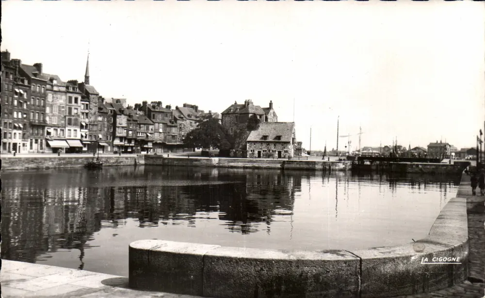 Honfleur — O cais com água cheia — Edições 'LA CIGOGNE' - Frente