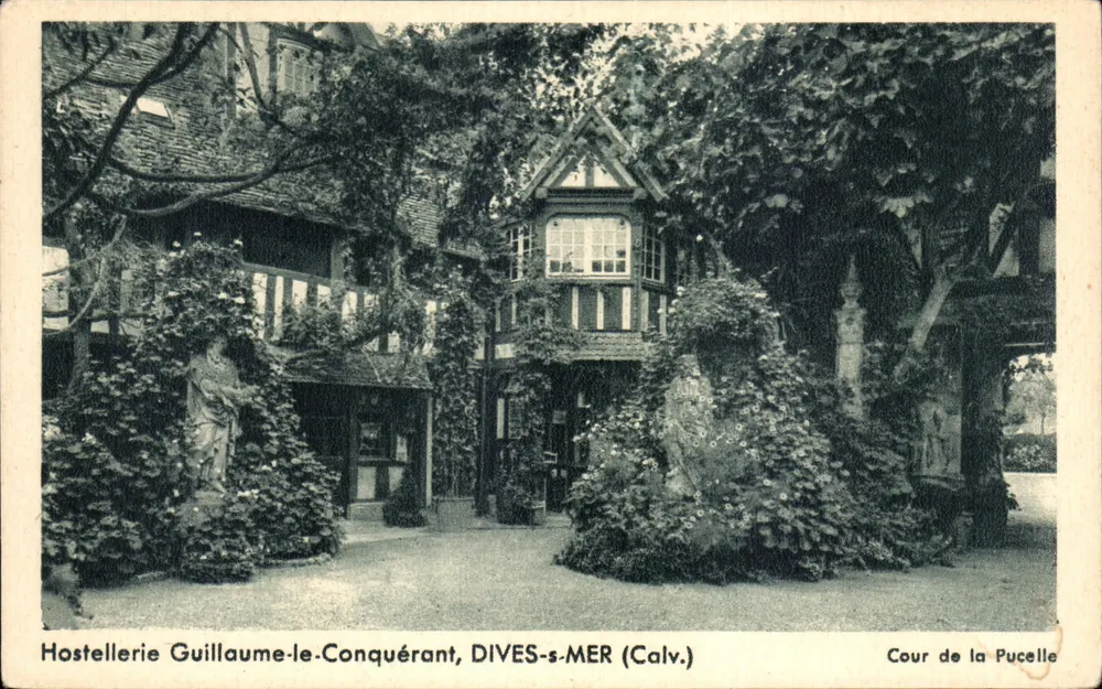 Hostellerie Guillaume-le-Conquérant — Cour de la Pucelle — Edição Houëller em Dives - Frente