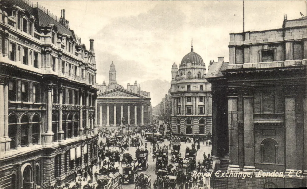 Royal Exchange, Londres, EC — vista da praça animada com veículos e edifícios históricos — editor não identificado - Frente