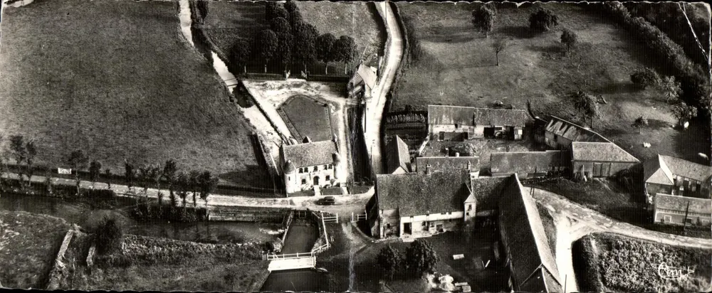 Gerberoy (Oise) — Vue aérienne du Moulin du Chapitre — Éditions Aériennes Combiér IMP. MACON - Frente