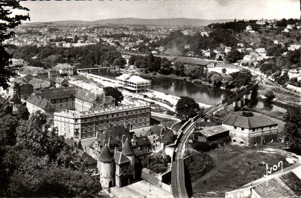 Desançon (Doubs) — Allgemeiner Blick, im Vordergrund die Porte Rivotte — Les Éditions d'Art - Vorderseite