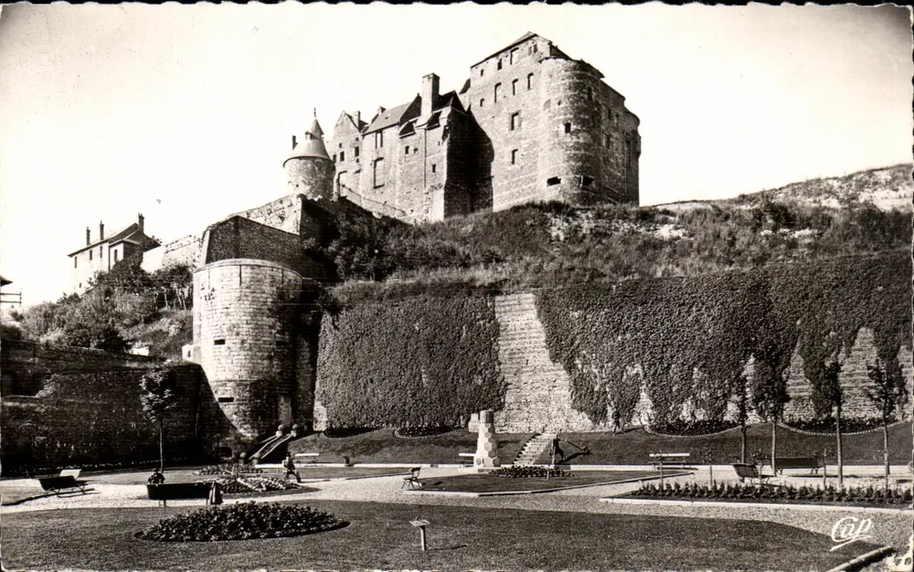 Castelo de Dieppe — visão do castelo e do parque — Cie des Arts Photomécaniques - Frente