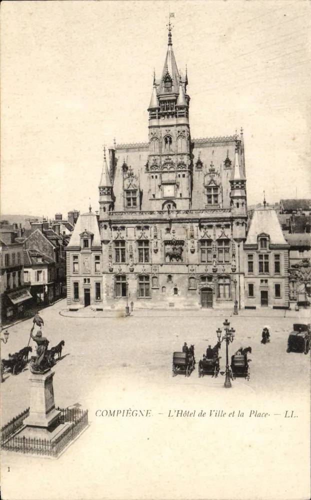 Compiègne — Das Rathaus und der Platz — LI. - Vorderseite