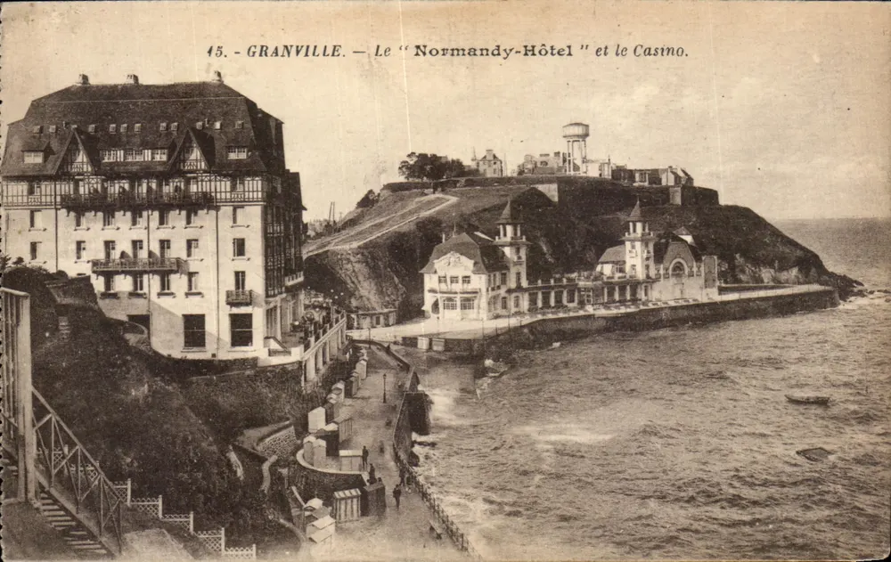 Granville — Der "Normandy-Hotel" und das Casino. - Vorderseite