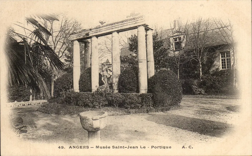 Angers — Museu Saint-Jean Le Portique — A. C. - Frente