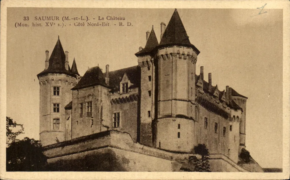 Saumur (M.-et-L.) — O Castelo — Vista do lado Nordeste — R.D. - Frente
