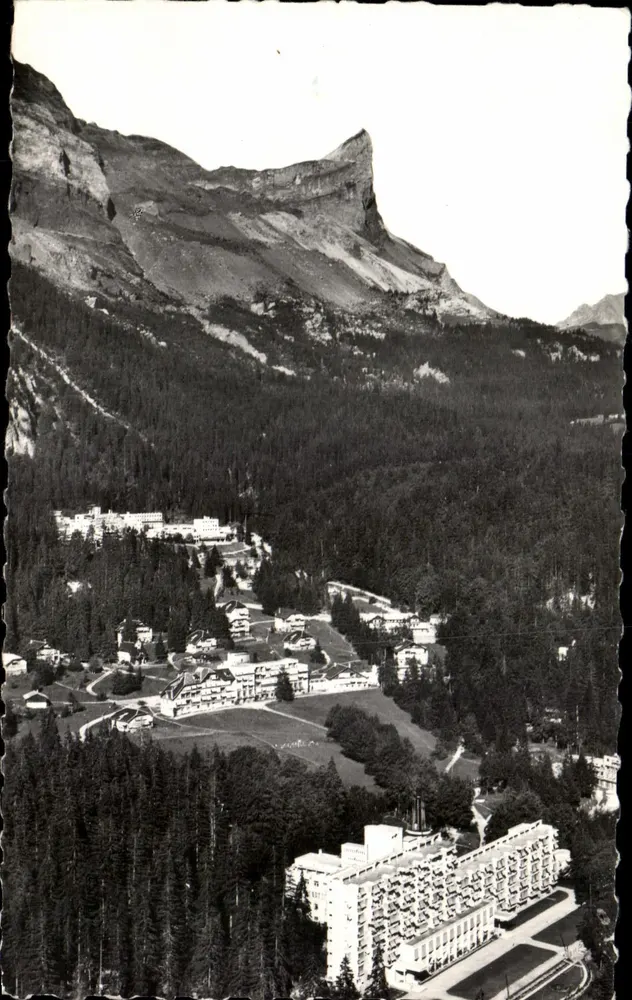 Der Assy-Plateau (Haute-Savoie) — allgemeiner Luftbildblick und Spitze von Platé (2553 m.) — Les Éditions J. CellaRD - BP ON - Vorderseite