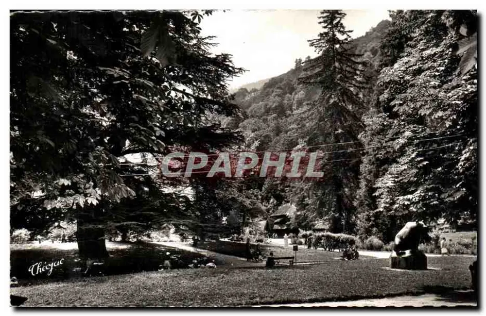 Thécyjac — Garten mit Statue und Wegen — Les Éditions Thécyjac - Vorderseite