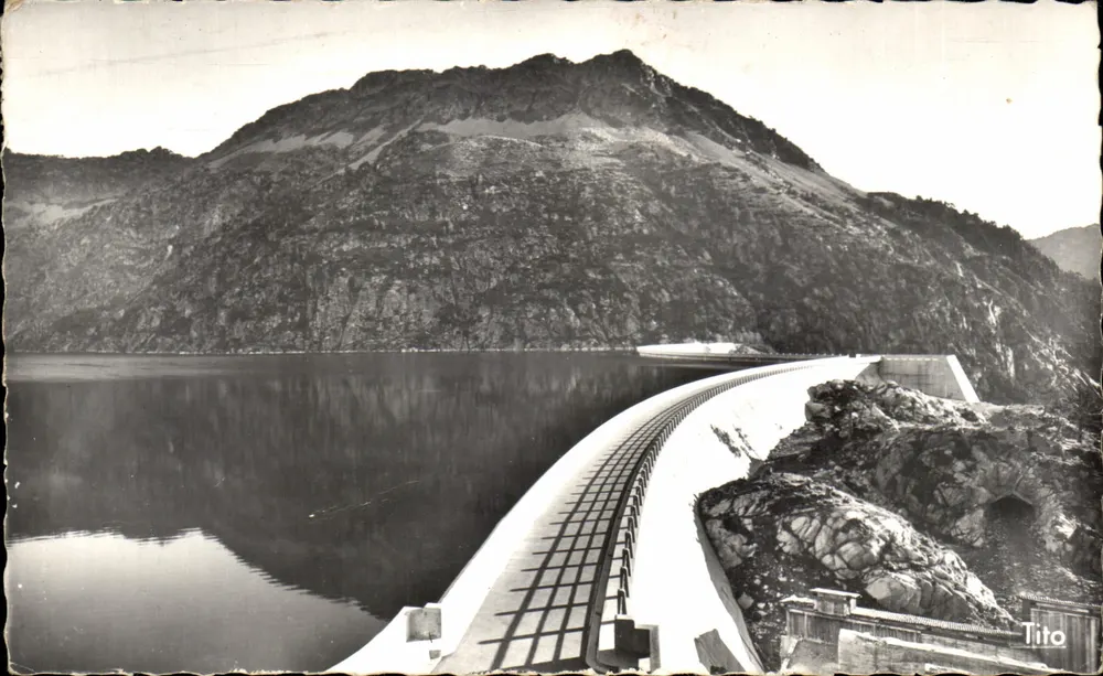 Staudamm von Cap de Long — Tal der Aure — Verlag Tito - Vorderseite