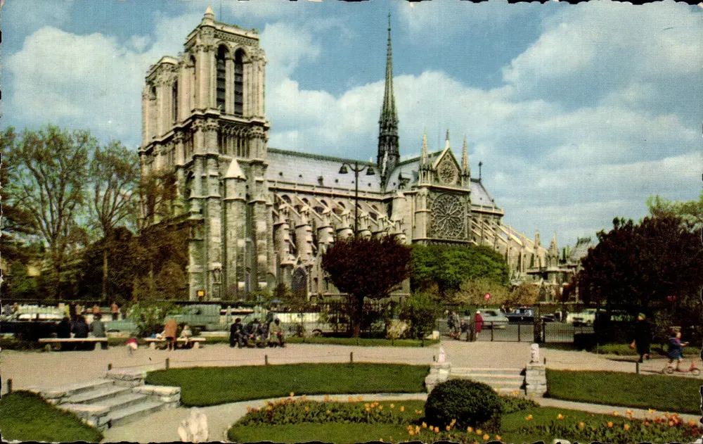 Notre-Dame de Paris — Praça Viviani — Edições Alcôloa - Frente