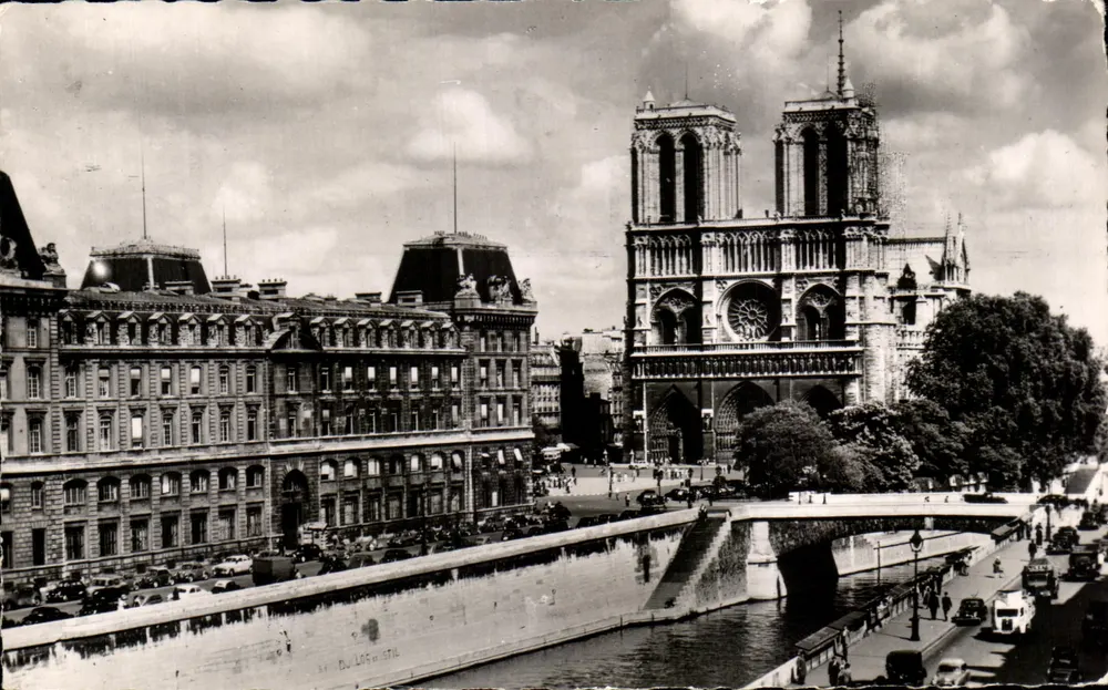 Notre-Dame de Paris — vista com o Pont du Double — Edições ALFA - Frente