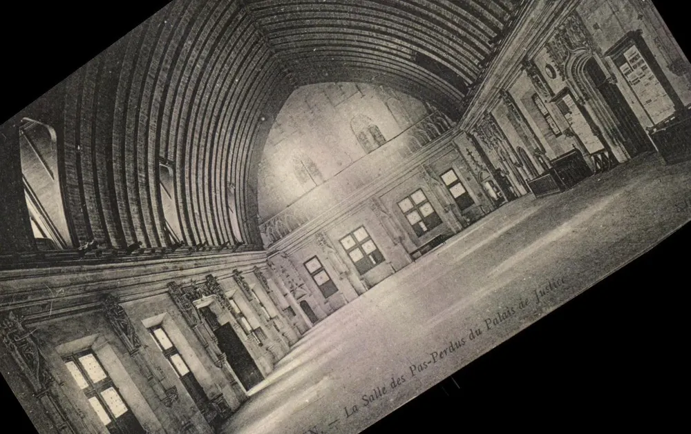 Der Saal der Verlorenen Schritte des Palais de Justice — Nantes - Vorderseite